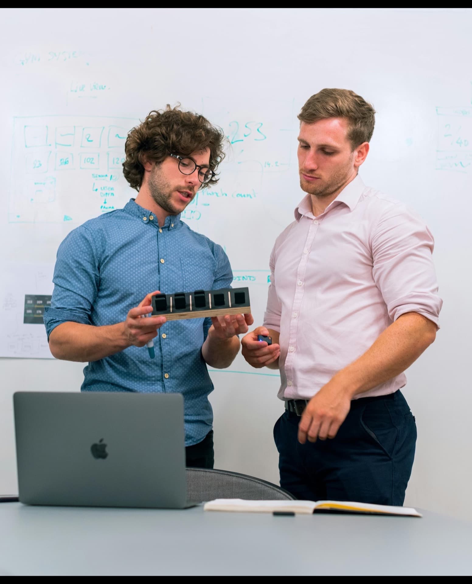 Engineering team in discussion at a Saudi oil and gas project office